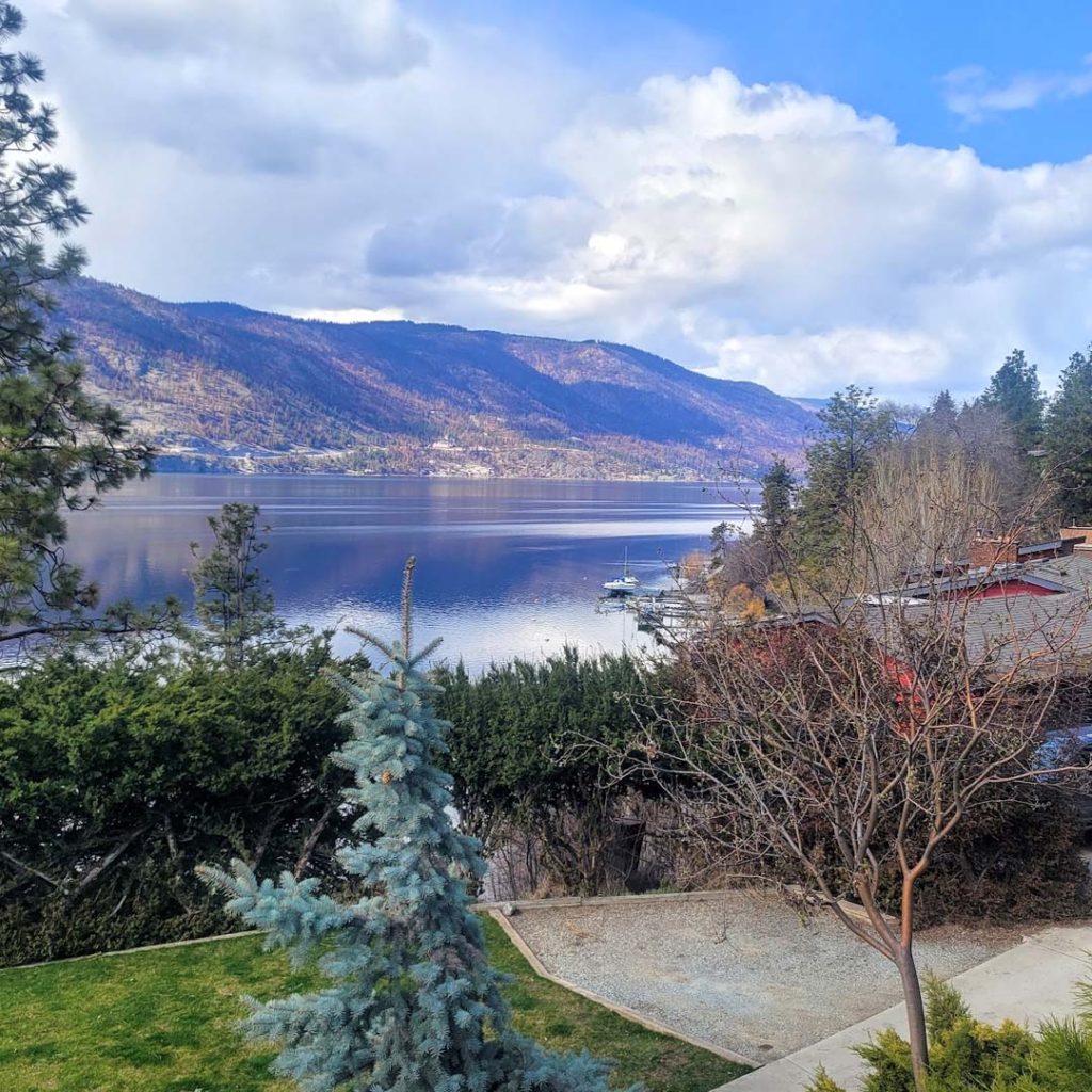 custom waterfront home builder