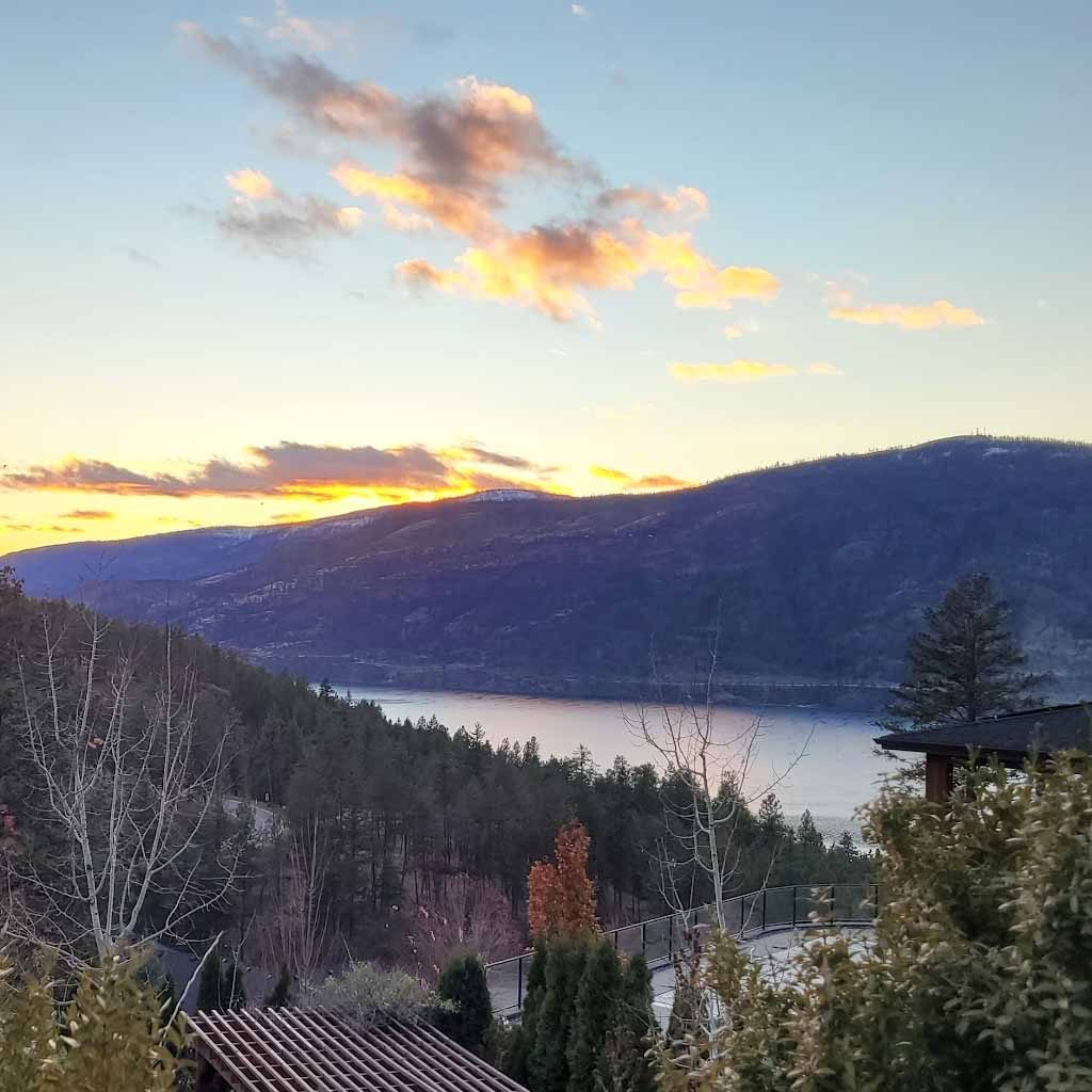 best time to build in kelowna