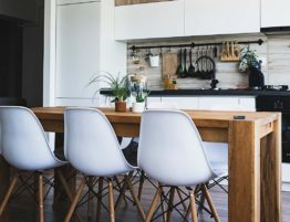 hire a reno company in kelowna or build new