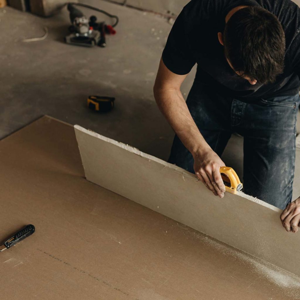 hire a renovation company in kelowna or build new